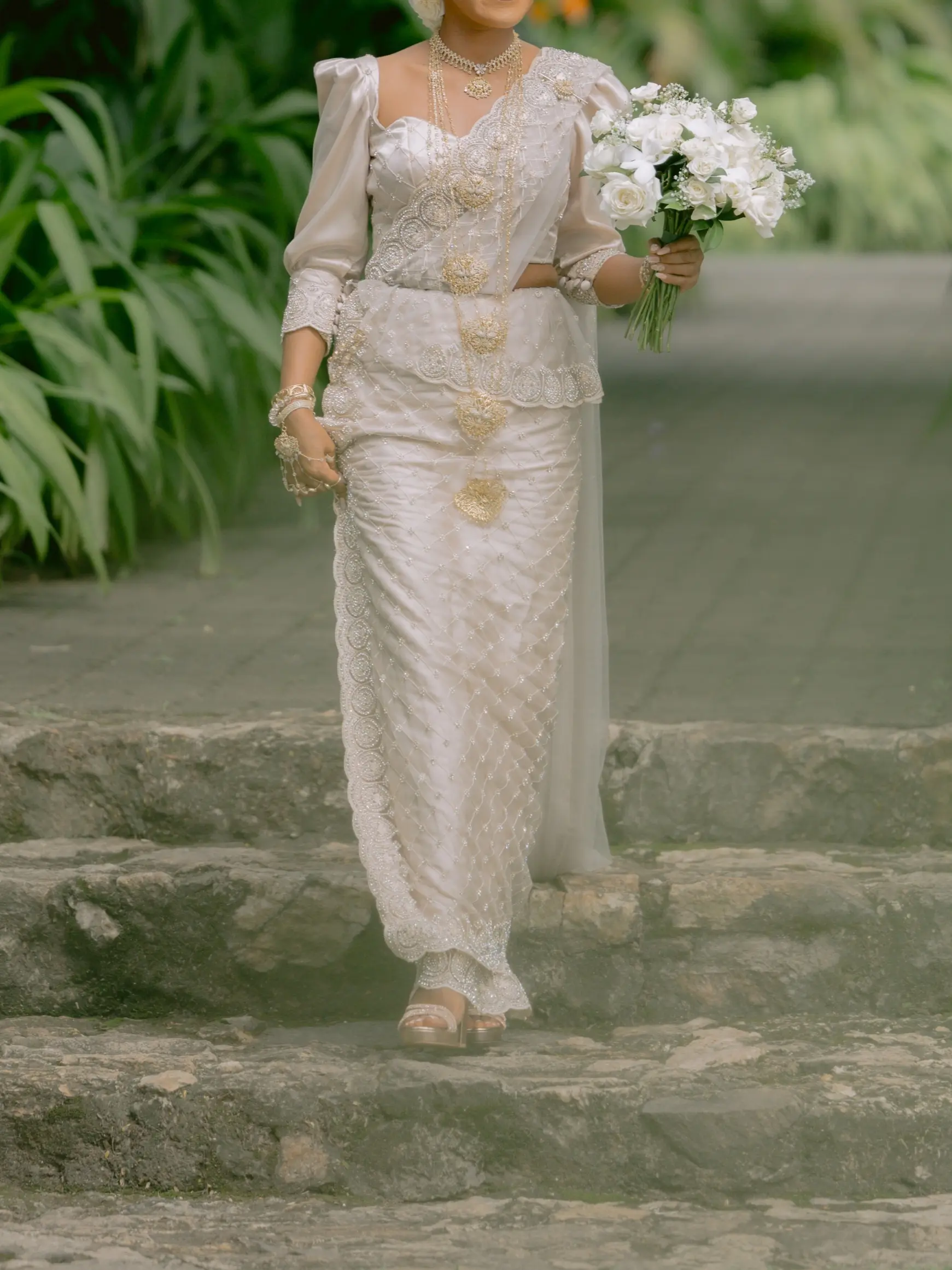 Ivory Kandyan Bridal Saree with Handcrafted Beadwork - BRD229 - Image 2