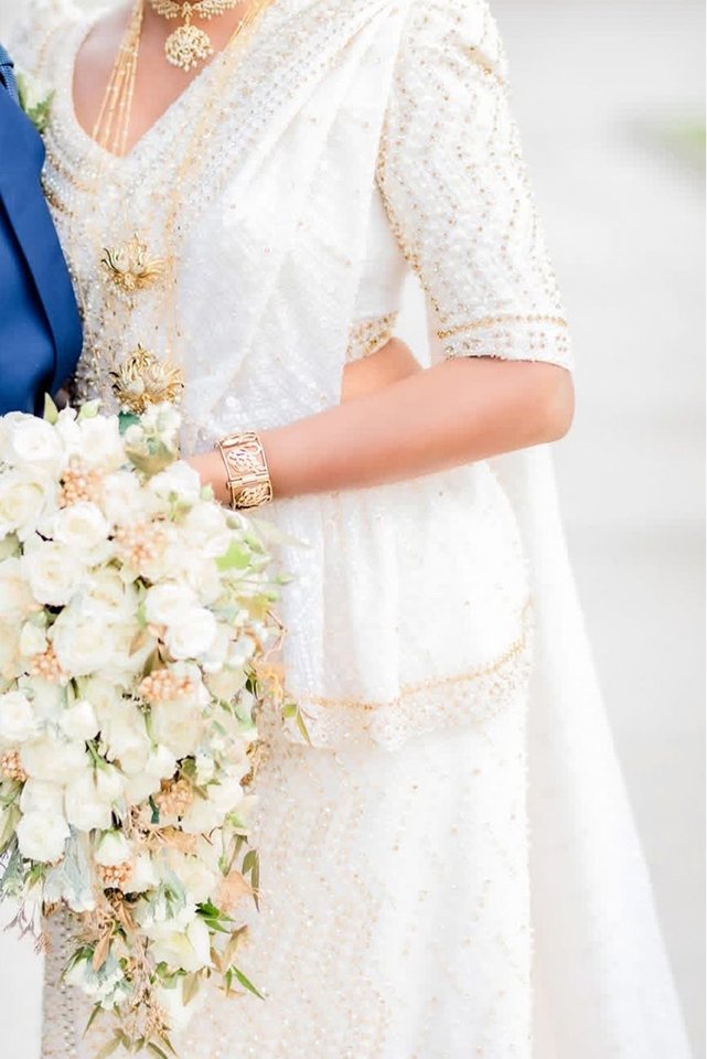 White Kandyan Bridal Saree - BRD1467 - Image 2