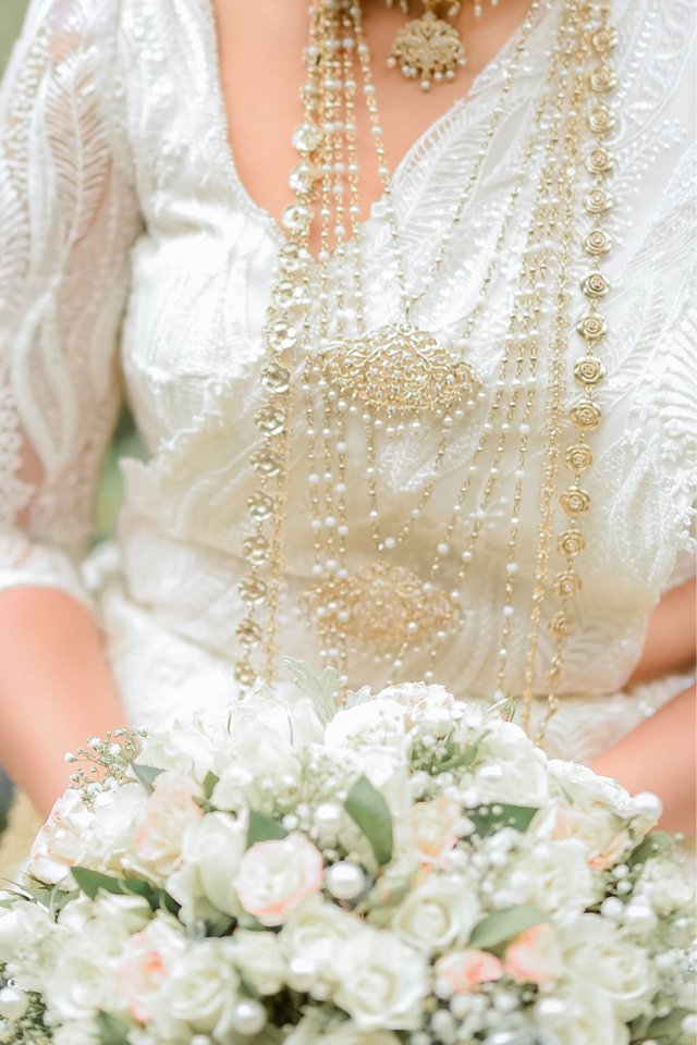 White Kandyan Bridal Saree - BRD1580 - Image 3