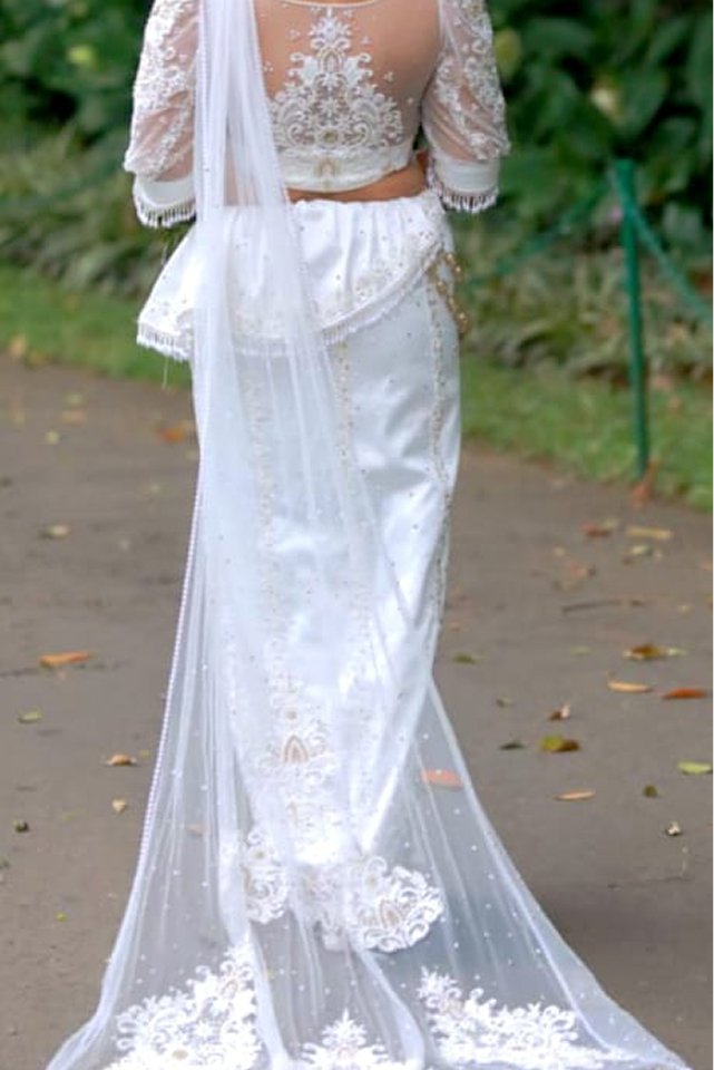 White Kandyan Bridal Saree - BRD1642 - Image 2