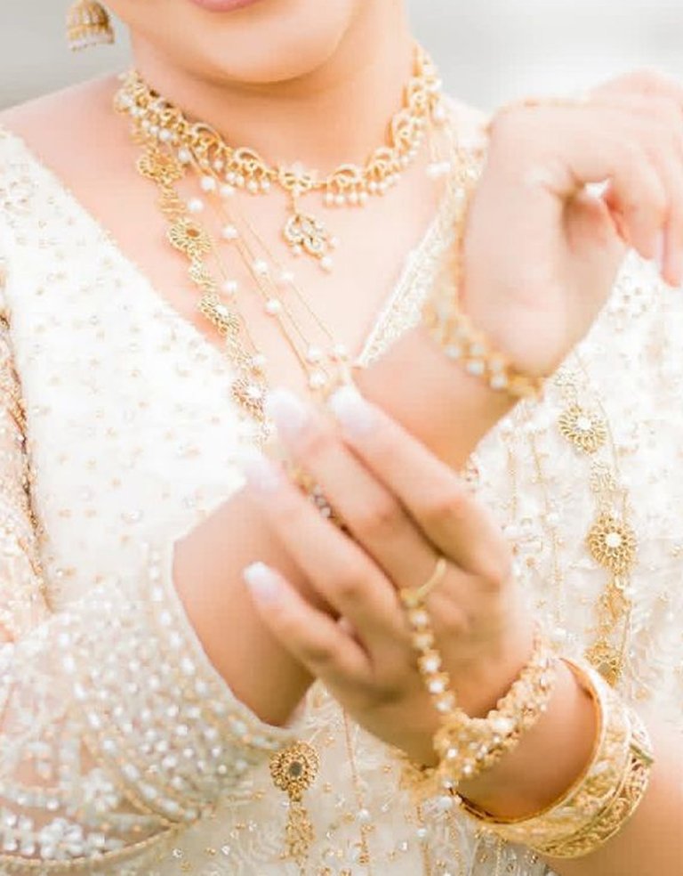 Kandyan Bridal Saree - BRD1770 - Image 3