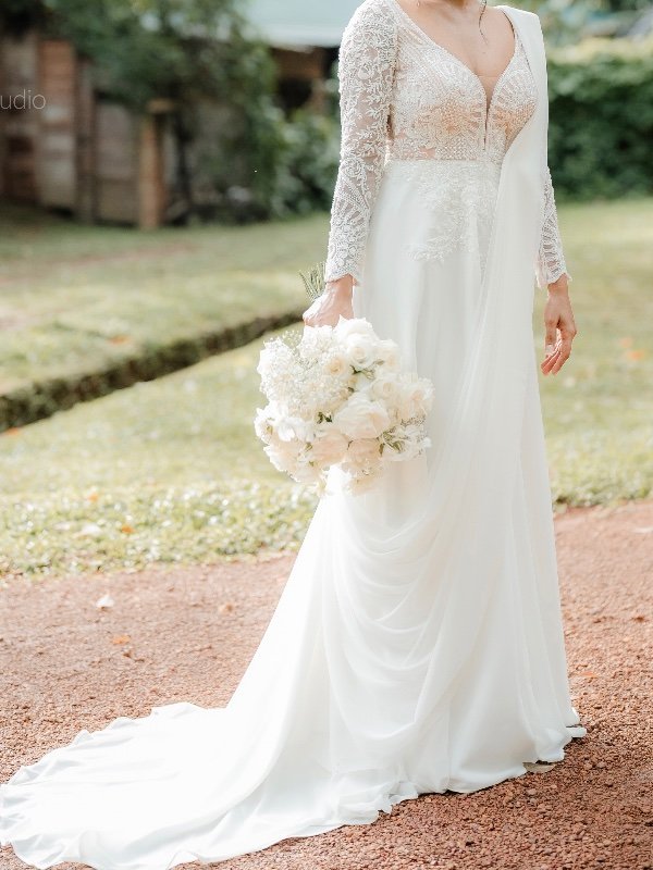 Elegant Lace Wedding Gown